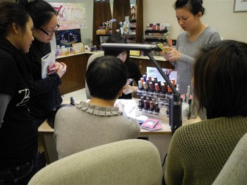 OPI香港代理委派了本人向各位本地同業作出新產品的示範 DSCN1304 (Medium)