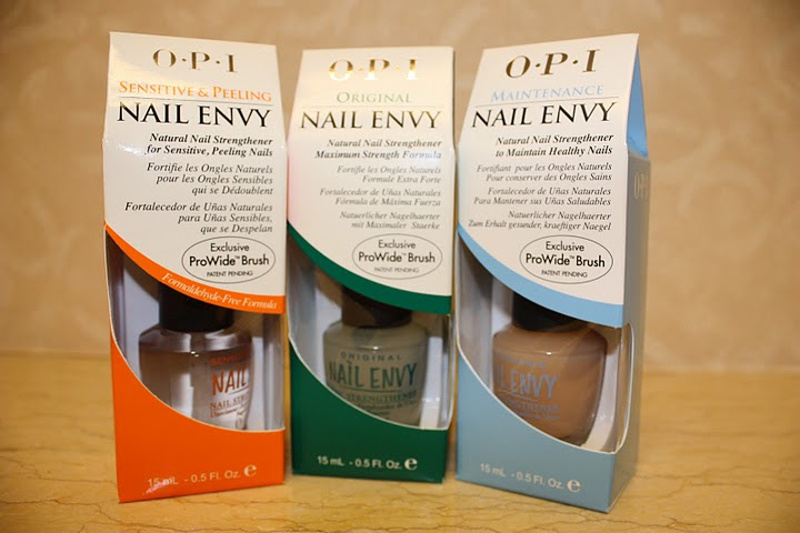 OPI Maintenance Nail Envy contains a right balance of strengthening and